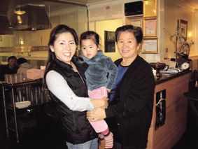 박영자씨와 김은아 사장 그리고 딸